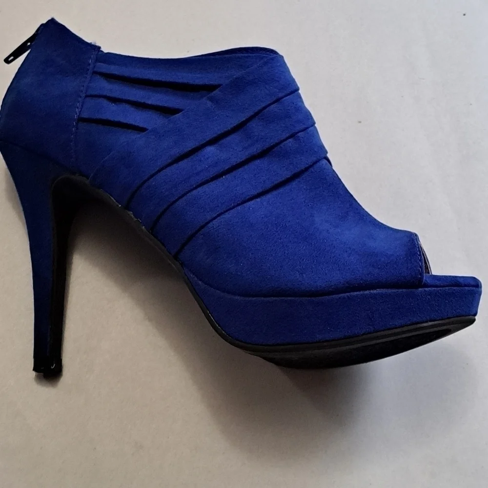 Report Blue Faux Suede Peep Toe Platform Shoes  Size 6